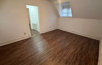 3 beds, 1.5 baths, $995