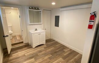 Studio, 1 bath, $850, Unit 4