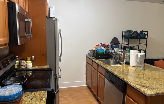 3 beds, 3 baths, 787 sqft, $1,875, Unit Unit 10