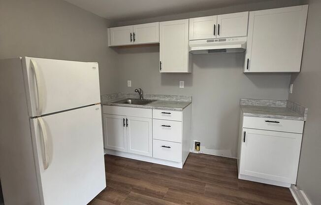 10 Longworth Ave - Red Pod