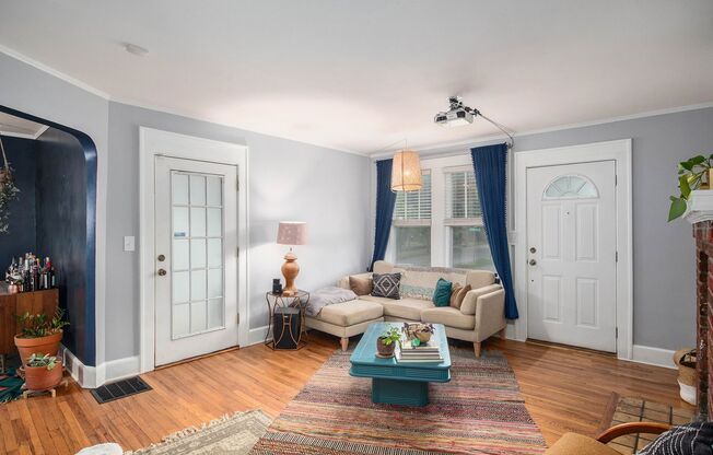3 beds, 2 baths, $2,295