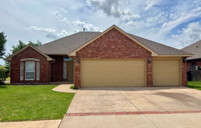 Charming 4 Bed 2 Bath in Yukon