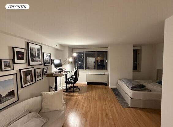 1 bed, 1 bath, $4,350, Unit 18C