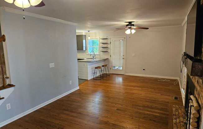 Fabulous 3br 2.5Ba Home plus Bonus Room near NCSU and Downtown Raleigh! Avail Now!