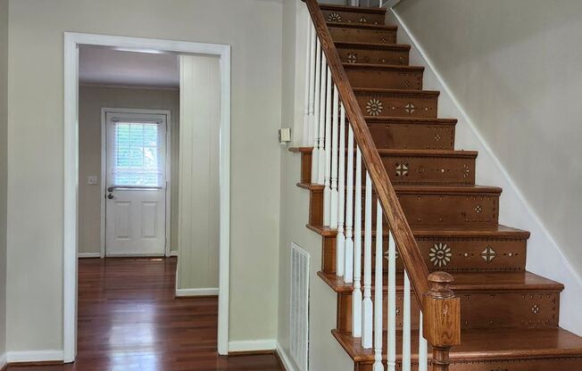 Spacious 4 bedroom 2 bath home in North HIxson/Middle Valley Area