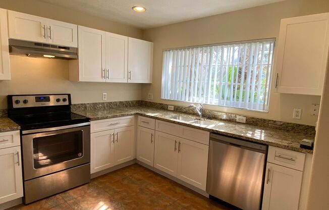 Adorable 3 bedroom / 2.5 bath town home with newly remodeled kitchen!