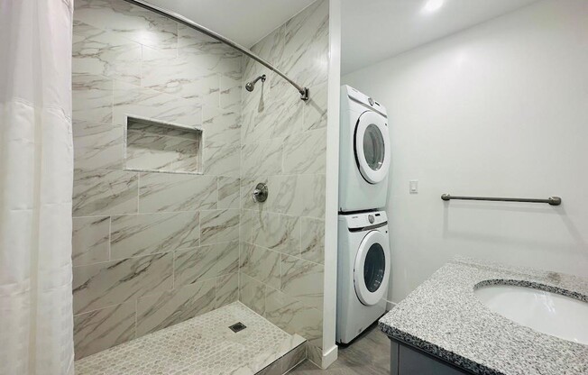 Studio, 1 bath, 427 sqft, $1,995