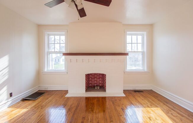 (220) 1140 Ursula Ave