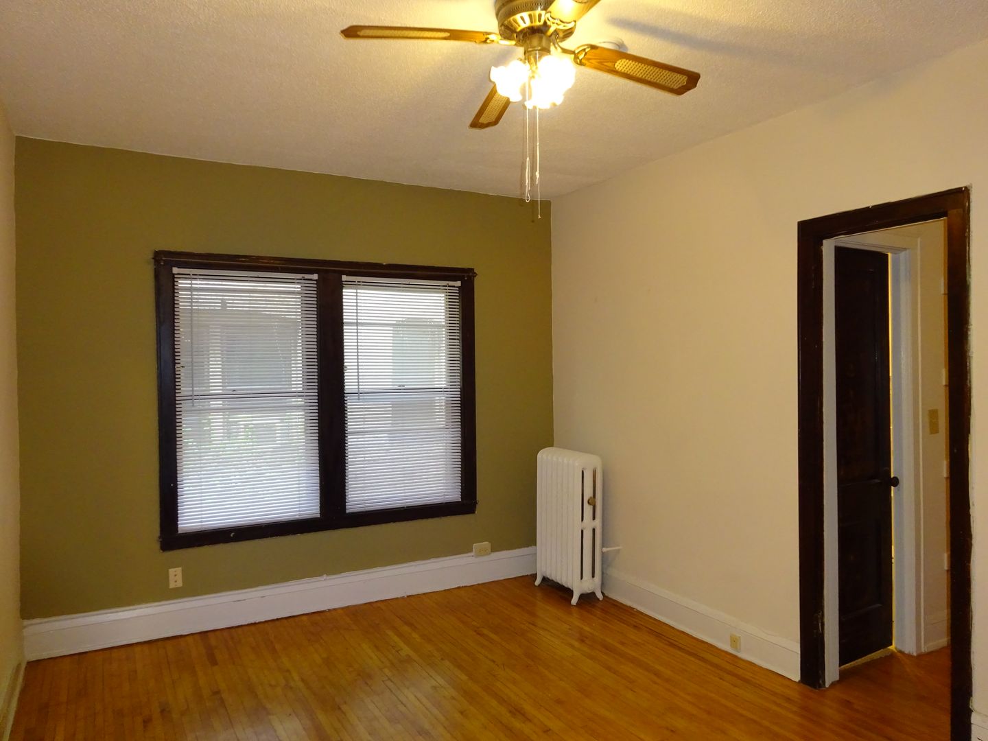 20  -  1536 LaSalle