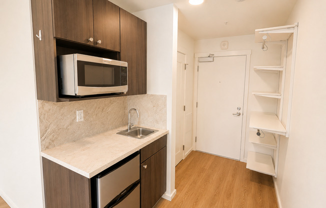 Studio, 1 bath, 190 sqft, $1,095, Unit 415