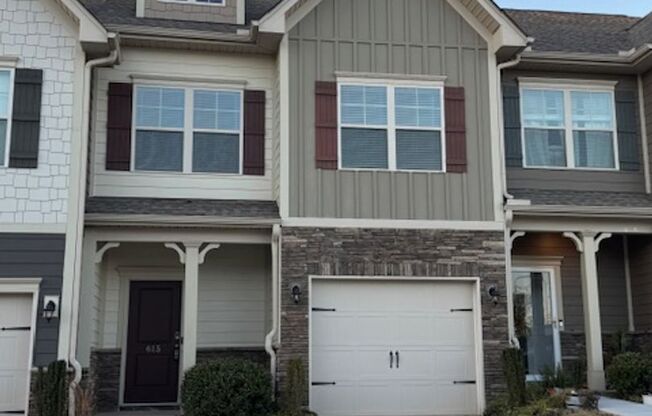 Charming 3-Bed, 2.5-Bath - Energy-Efficient Townhome in Simpsonville.  Discover your dream home in this beautifully maintained 3-bedroom, 2-bathroom townhome, with a 1 car garage ideally situated in the heart of Simpsonville, right off W Georgia Rd.