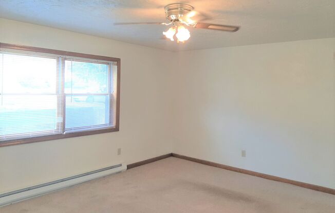 2 beds, 1 bath, 903 sqft, $1,140, Unit H-5