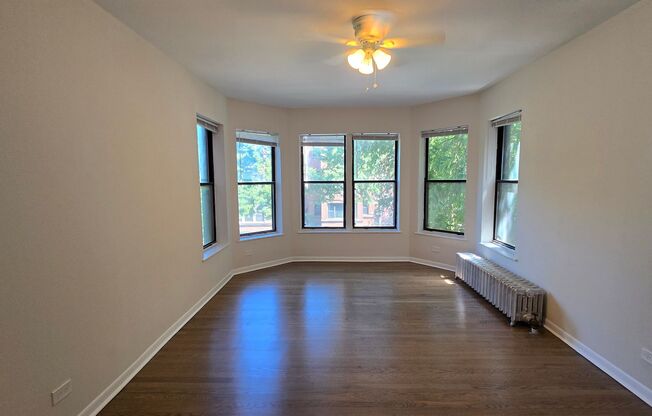 7722-28 N. MARSHFIELD