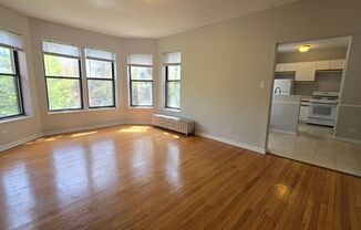 7722-28 N. MARSHFIELD