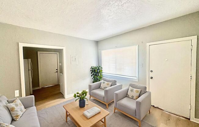 2 beds, 1 bath, 602 sqft, $890, Unit Unit 17