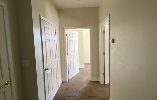 2 beds, 1 bath, $1,100, Unit 2