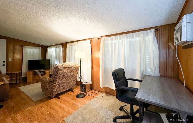 2 beds, 2 baths, $2,000, Unit 2905 E Portland - House