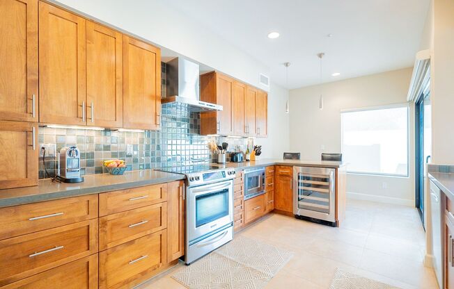 PRIVATE POOL - 2 BEDROOMS PLUS DEN