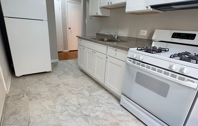 2 beds, 1 bath, 672 sqft, $1,165, Unit CA 133-2E