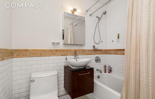 249 E 118 ST