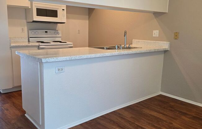 1 bed, 1 bath, 715 sqft, $2,150, Unit 10