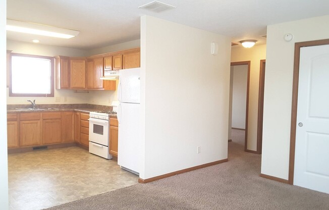 $100 OFF FIRST MONTH RENT - 2 Bedroom Duplex in Nappanee!