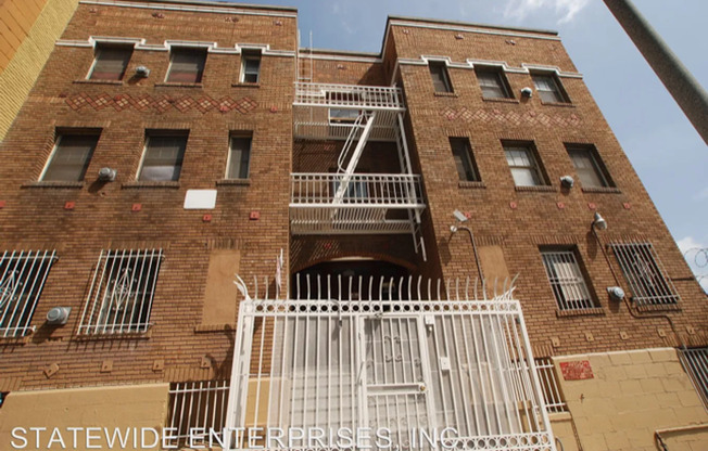 BAE - 512 Bonnie Brae Apts