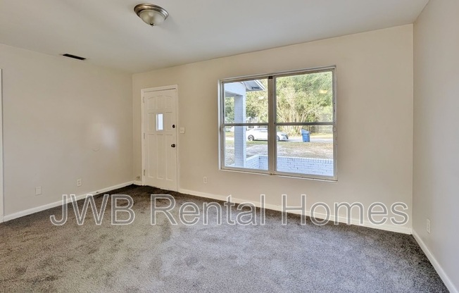 1079 UNDERHILL DR