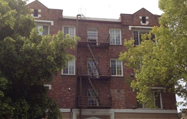 Alexandria Apartments LLC