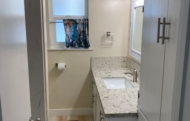 2 beds, 1 bath, $2,700, Unit 233-B