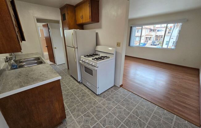1St Ave. 3710***