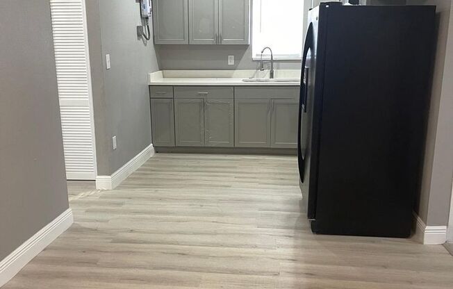 Charming 2-Bedroom Duplex with All Utilities Included – Near Disney Parks!