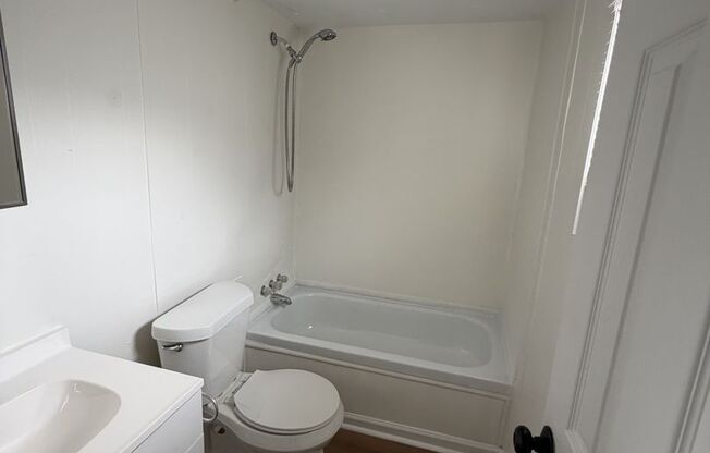 Comfortable 2 Bed 1 Bath Home