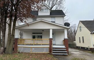 Single Family Home 3 beds 1.5 bath FOR RENT!