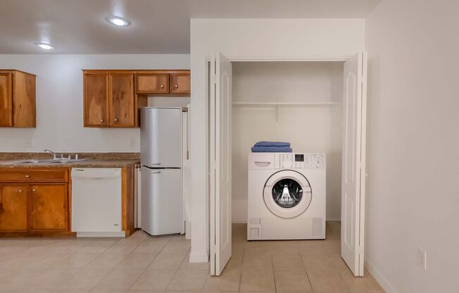 3 beds, 2 baths, 1,200 sqft, $1,200, Unit C3