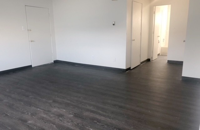 1 bed, 1 bath, $1,095, Unit B