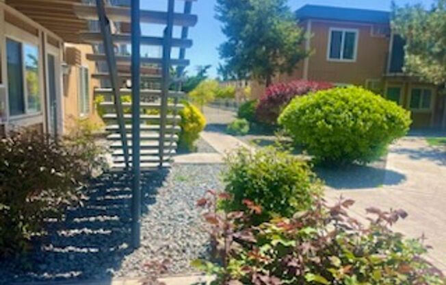 2 beds, 2 baths, 860 sqft, $1,645, Unit 03A