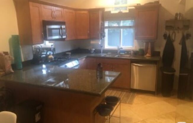 2 beds, 2 baths, 1,006 sqft, $4,250