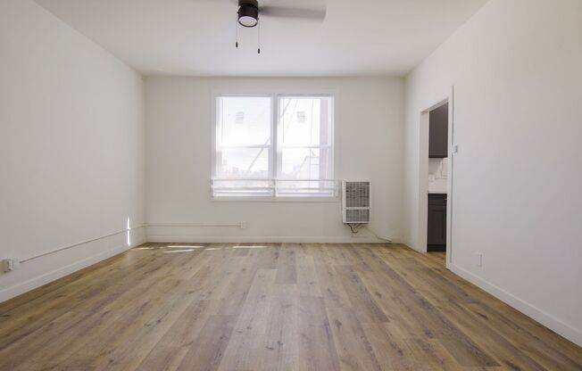 Studio, 1 bath, 475 sqft, $1,350, Unit 226