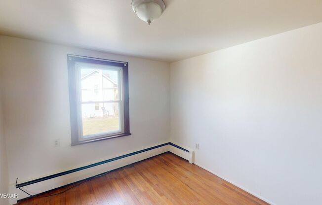 2 beds, 1 bath, 1,072 sqft, $875, Unit 209 N. Washington - 209 N. Washington Street