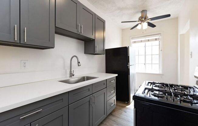 1 bed, 1 bath, 650 sqft, $1,710, Unit 323