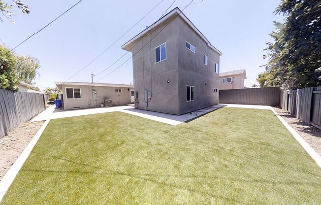 4BD/2BA w Large Deck!