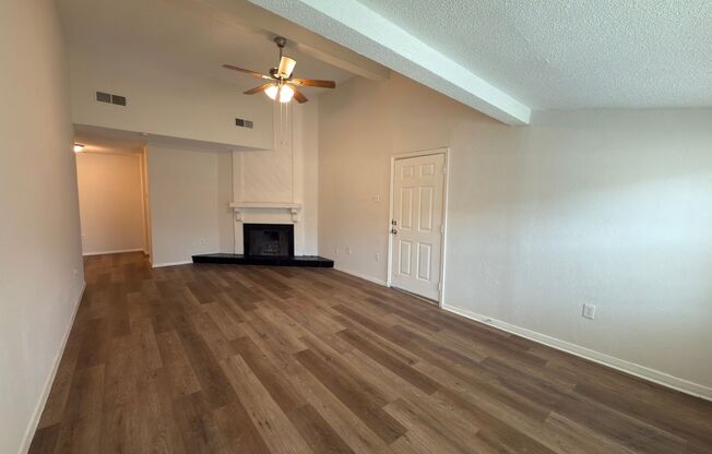 1 bed, 1 bath, $810, Unit APARTMENT 2017