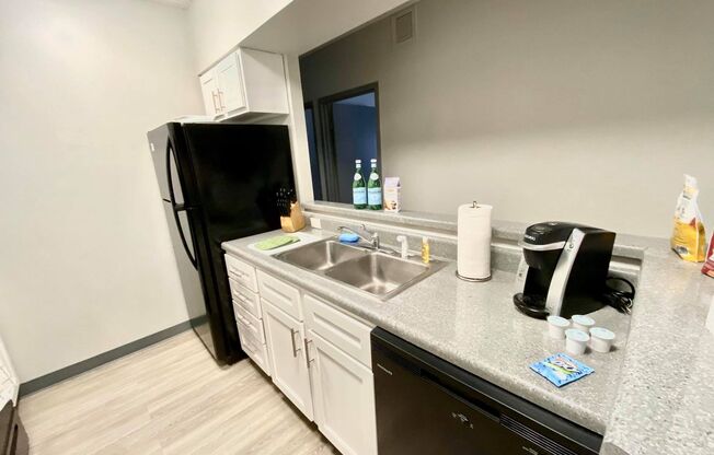 2 beds, 1 bath, 800 sqft, $1,049