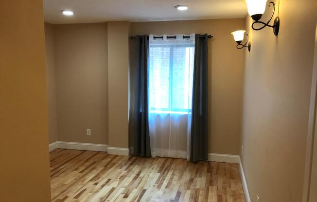 3 beds, 1.5 baths, $4,050, Unit 9