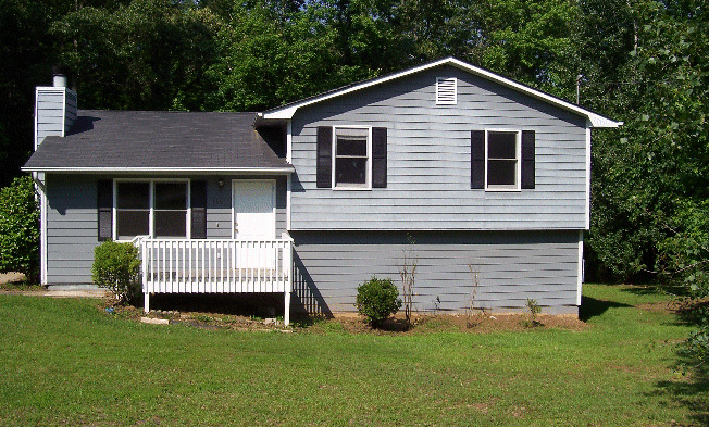 NEWNAN- 140 Mallard Dr 3 bedroom on large lot