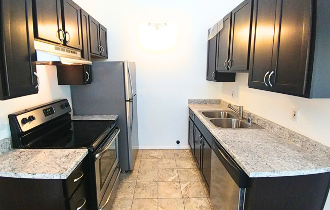 2 beds, 1 bath, 810 sqft, $1,105, Unit 20-C