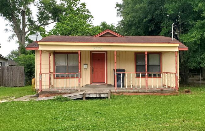 3324 Canal Ave, Groves, TX 77619