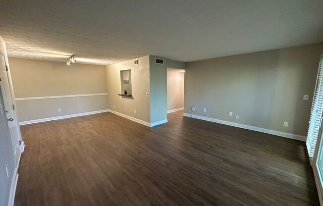 2 beds, 2 baths, 1,141 sqft, $1,725, Unit B11