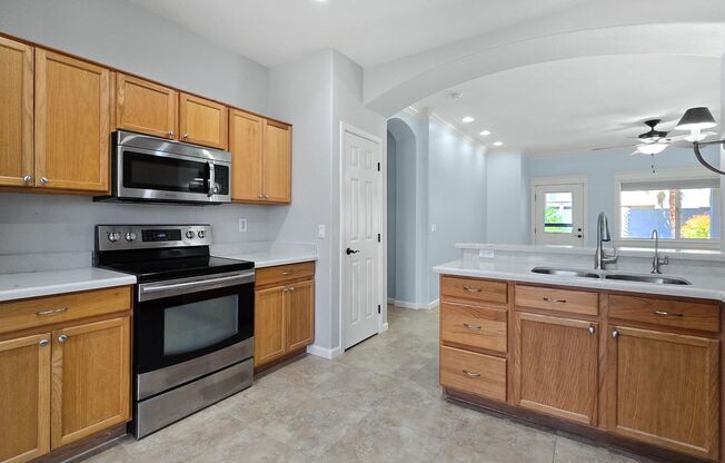 Clean and Cozy home in desirable Palm Valley!